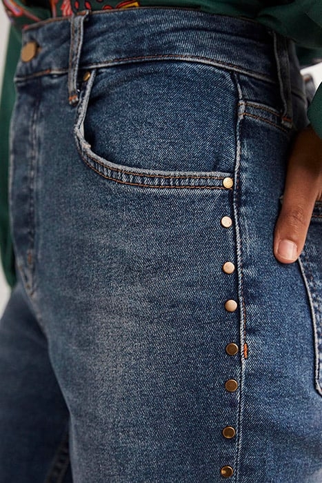RELAXED STRAIGHT STUDDED JEANS DEN 4
