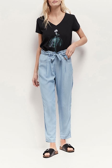 PRISKA - BABY BLUE NEO-CARROT TROUSERS IN LYOCELL®. 3