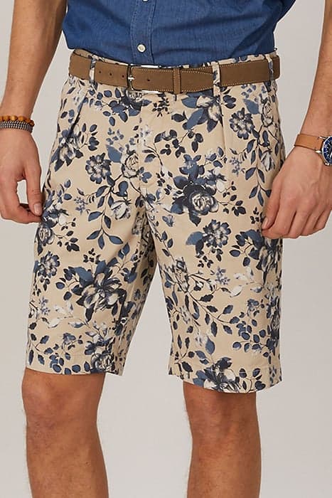 BLUE FLOWER PRINT PLEAT SHORT by River Woods