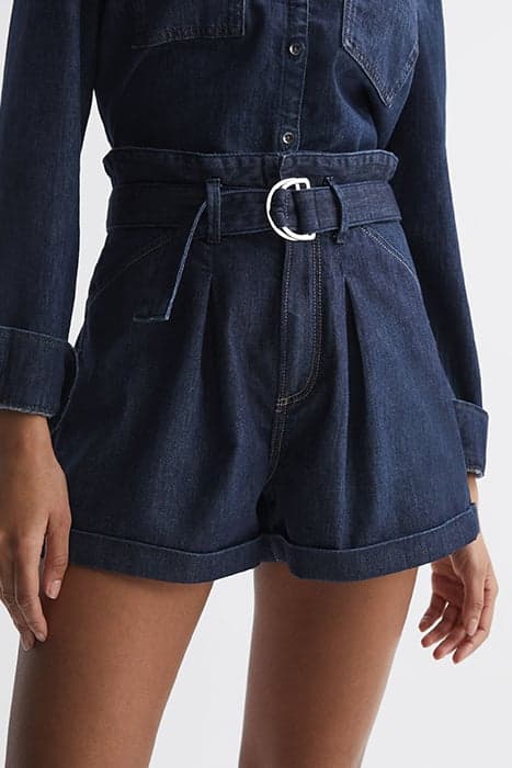 CARLY-PLEATED DENIM SHORT BALTIMORE by Reiss