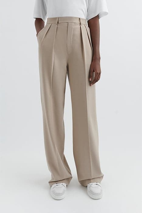 JACKIE PLEAT TROUSER BEIGE by Axel Arigato