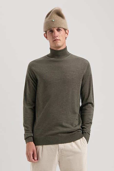 DS_DESTIN TURTLE NECK OLIVE NIGHT by Dstrezzed