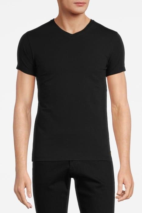 PARKER 3 PACK V NECK T-SHIRT JET BLACK by Lyle & Scott