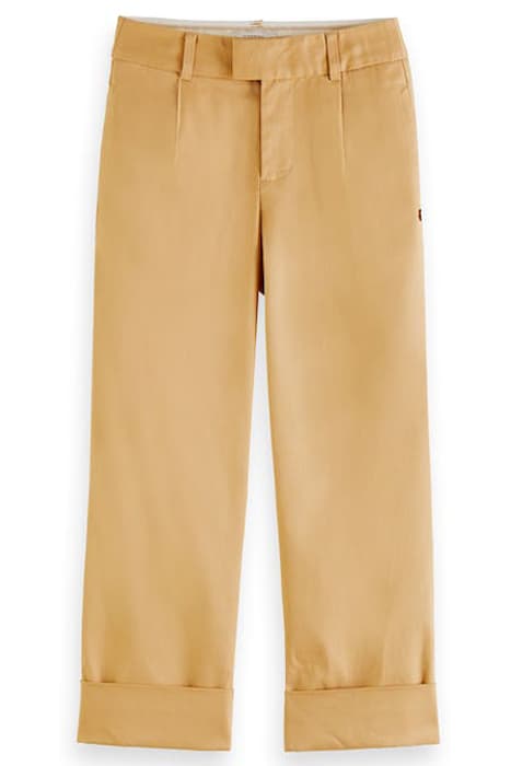 STRAIGHT-LEG HIGH-RISE CHINO IN ORGANIC COTTON SAND by Scotch & Soda