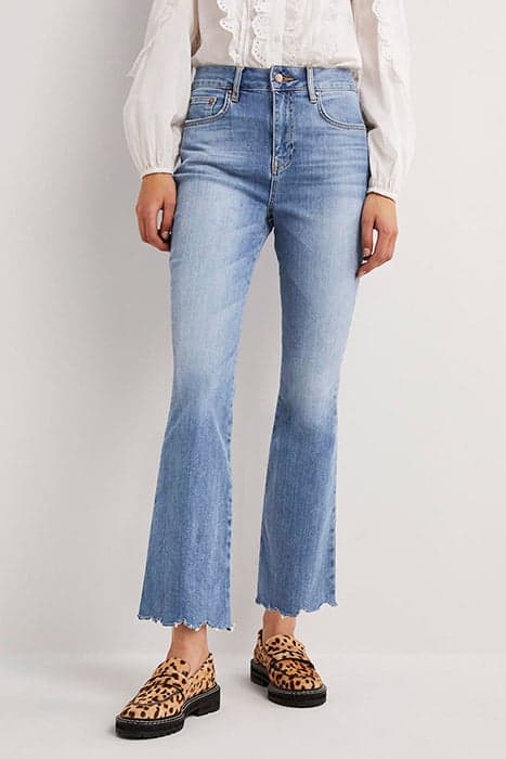 FITTED CROPPED FLARE JEANS DEN by Boden