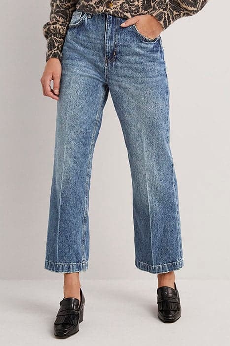 RIGID CROPPED FLARE JEANS GRN by Boden