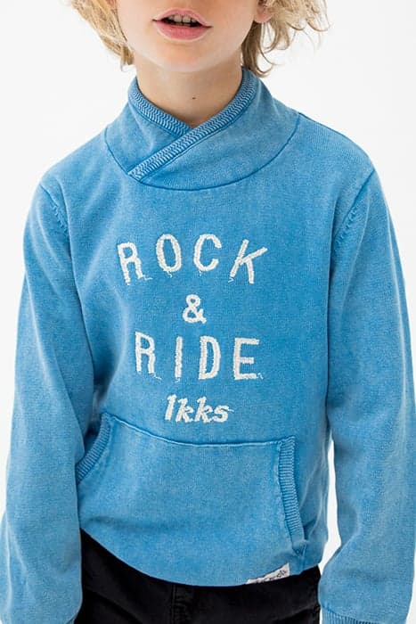 BOYS’ BLEACH BLUE KNIT SWEATER WITH EMBROIDERED FRONT by IKKS