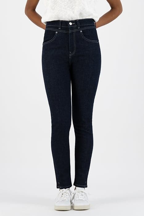 SKINNY SANDY STRONG BLUE by Mud Jeans