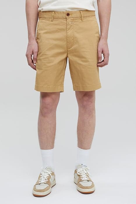 MEN CLASSIC CHINO SHORTS HONEY MUSTARD by Closed