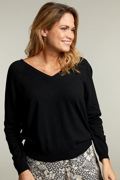 BLACK DEEP V-NECK AND V-BACK PULLOVER by River Woods