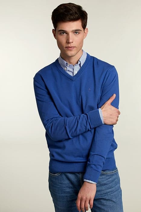 BASIC V-NECK PULLOVER EXOTIC BLUE by River Woods