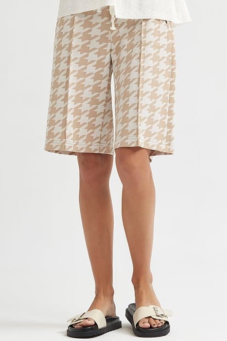 HOUNDSTOOTH KNIT WAISTBAND BERMUDA SHORTS BEIGE/WHITE by OKY