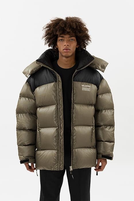 BI COLOR NEPTUNE PUFFER JACKET KHAKI GREEN/BLACK by Axel Arigato