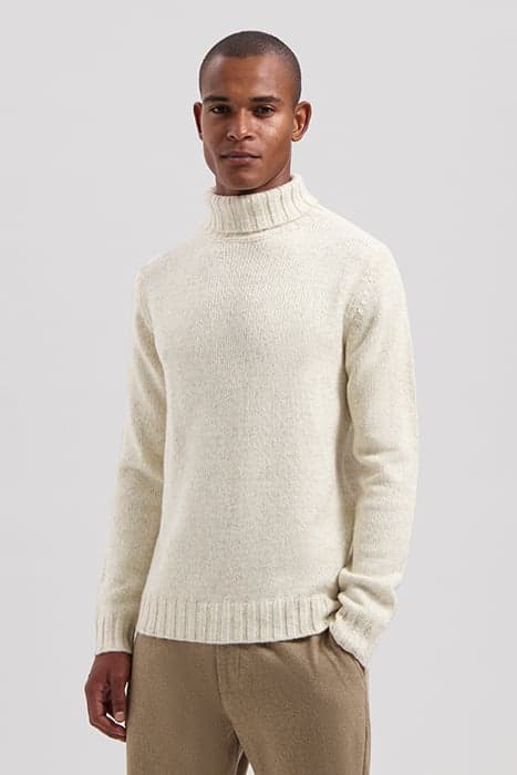 DS_OVE TURTLE NECK OFFWHITE by Dstrezzed