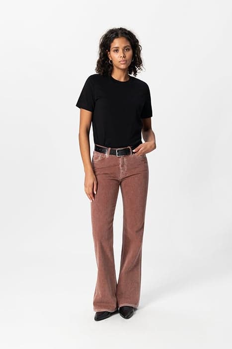 ISY FLARED - BRICK by Mud Jeans