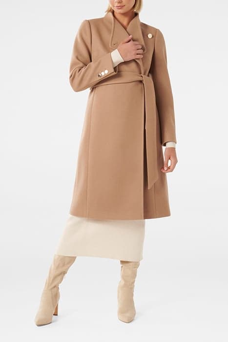 BRODIE FUNNEL NECK COAT CAMEL by Forever New