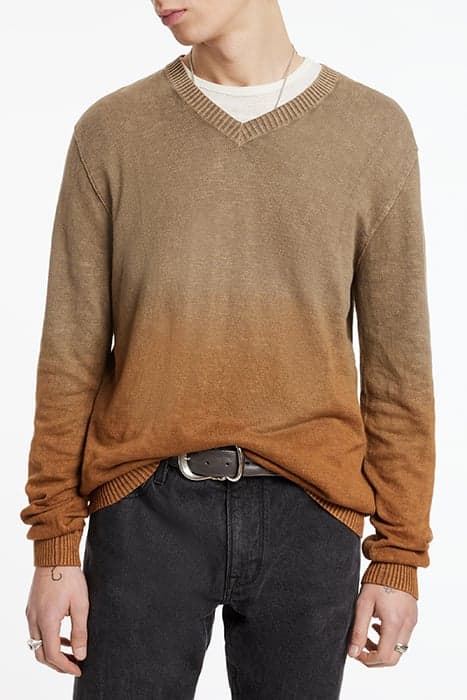 KANE LS SLUB COTTON VEE WITH DIP DYE SIENNA BROWN by John Varvatos