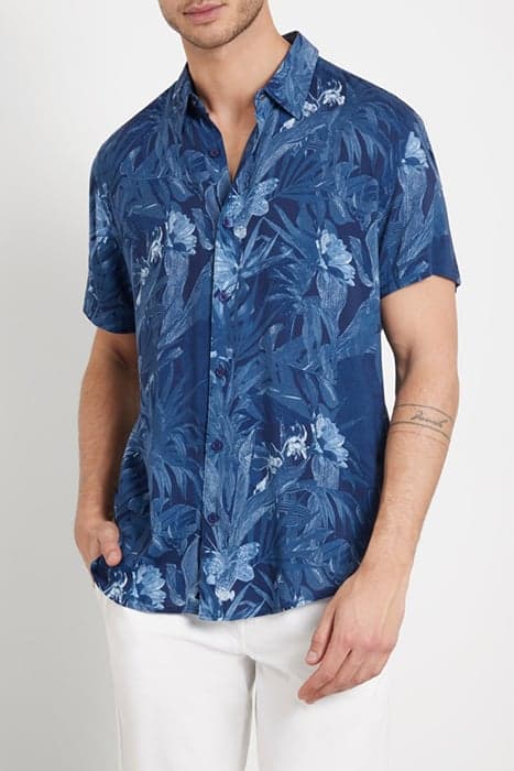 SS ECO RAYON TROPICAL SHIRT ETCHED TROPICAL PRIN by GUESS ECO