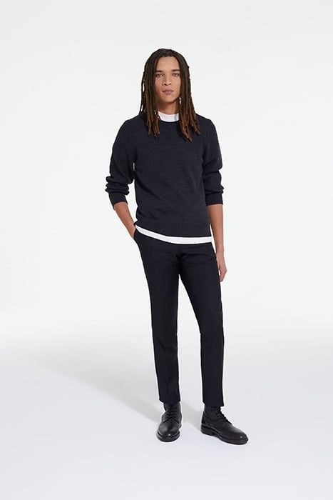 ROUND NECK SWEATER WITH POINT DETAILS ON THE SIDE BLACK 3