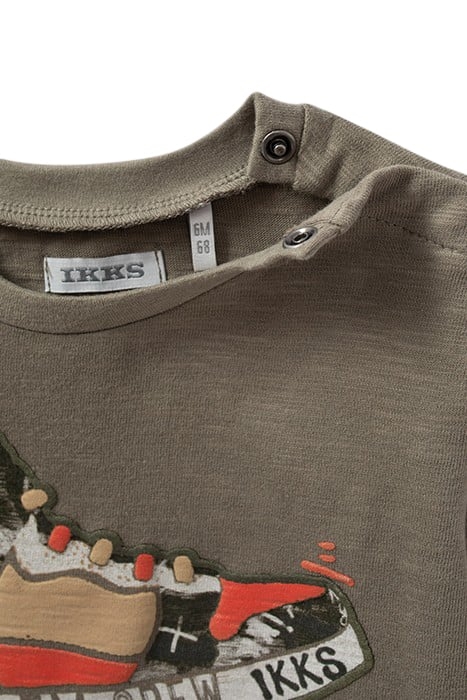 BOYS’ KHAKI TEXTURED TRAINERS IMAGE ORGANIC COTTON T-SHIRT 4